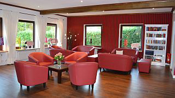 Hundertwasser Lounge in der HEIDE-Pension Lugano in Bad Bevensen - Foto: PHB