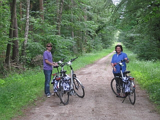 Mit den E-Bikes durch Forst Wiebeck