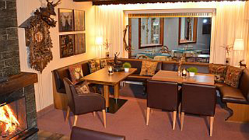 Hunting Club Lounge im Hotel ZUM GOLDENEN HIRSCH - Foto: PHB
